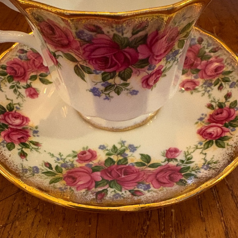 Elizabethan Fine Bone China Teacup & Saucer – Pink Roses & Gold Trim - Picture 8 of 11